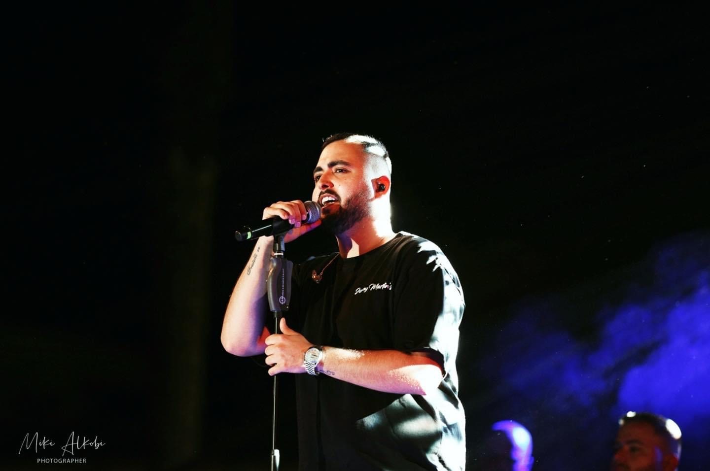 אושר כהן בהופעה בנהריה