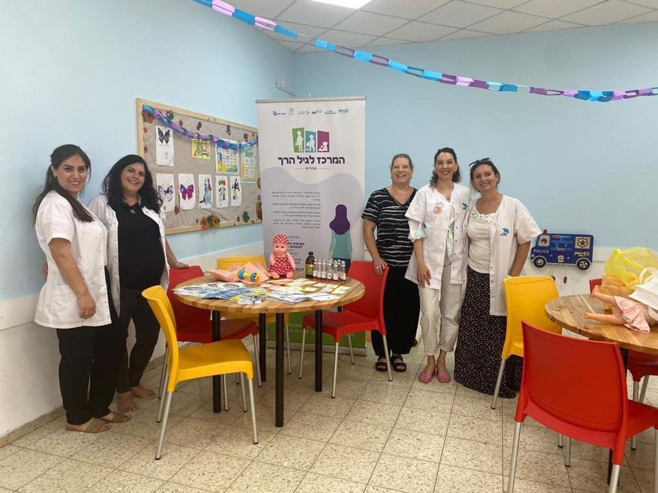 תמונת הצוות שהעביר סדנא שהתקיימה במרכז לגיל הרך בנושא הנקה