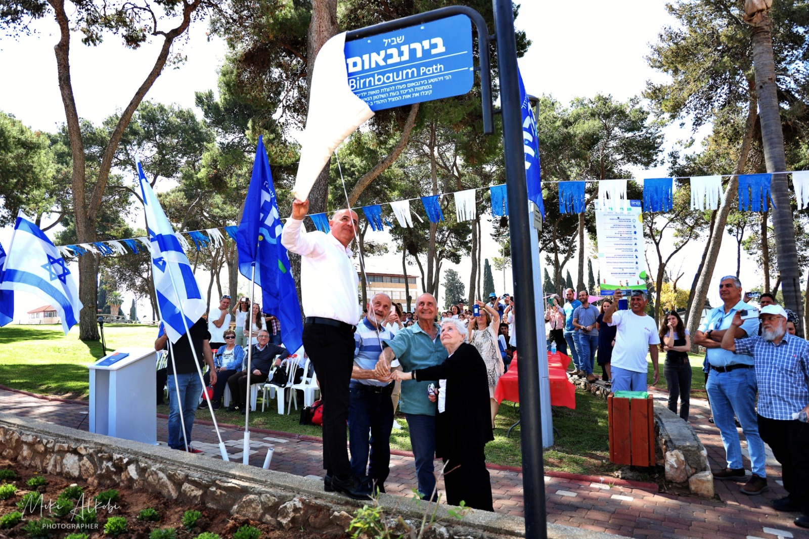 פרופ' אברהם קוניין, שגדל בבית הילדים של משפחת בירנבאום, ראש עיריית נהריה, רונן מרלי