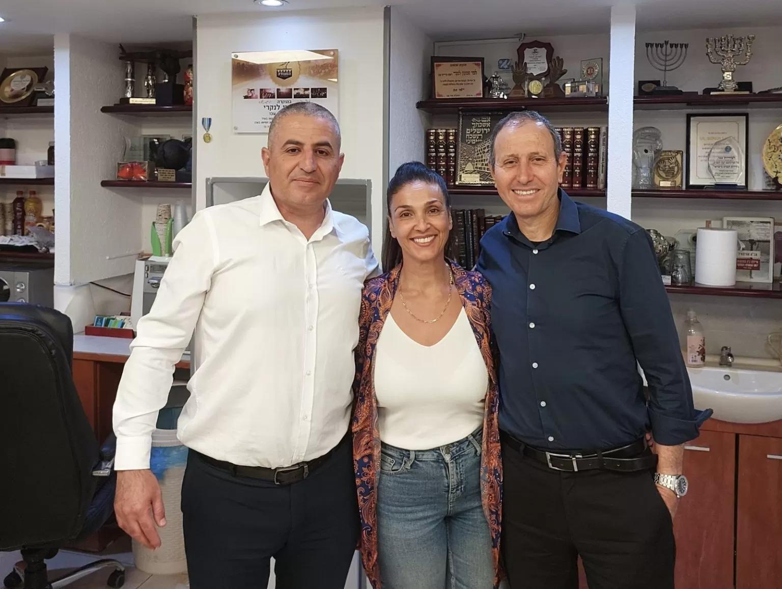 בתמונה מימין לשמאל שמעון לנקרי ראש עיריית עכו, מירב בן שימול מנכלית אשכול גליל מערבי ורונן מרלי ראש עיריית נהריה
