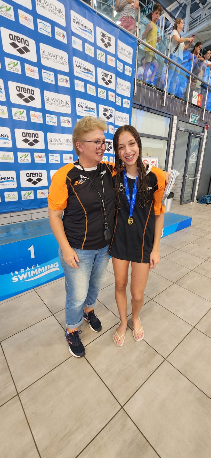 מיקה שטיפט והמאמנת אלה כץ