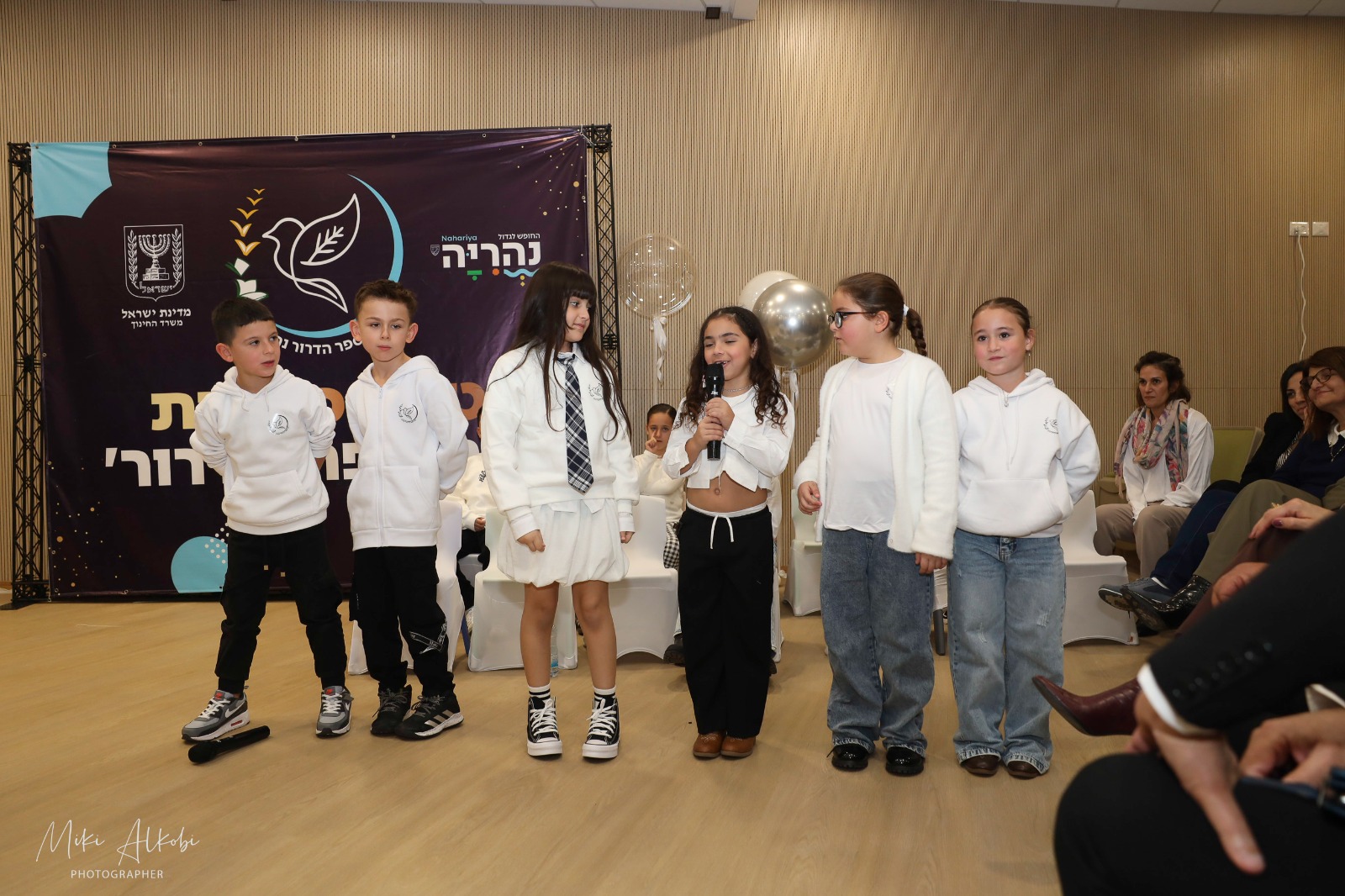 ילדים מכיתות ב' בית ספר הדרור בטקס הפתיחה של בית הספר